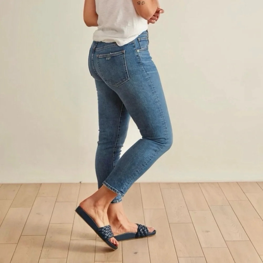 CQY Friend The High Rise Straight Leg Ankle Length Denim Jeans Womens size 26